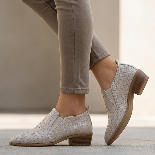 Embossed Glossy Oxford Shoes with Pointed Toe and Block Heel