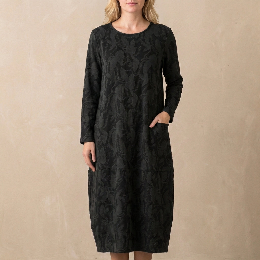 Relaxed Knit Maxi Dress with Textured Pattern and Patch Pockets