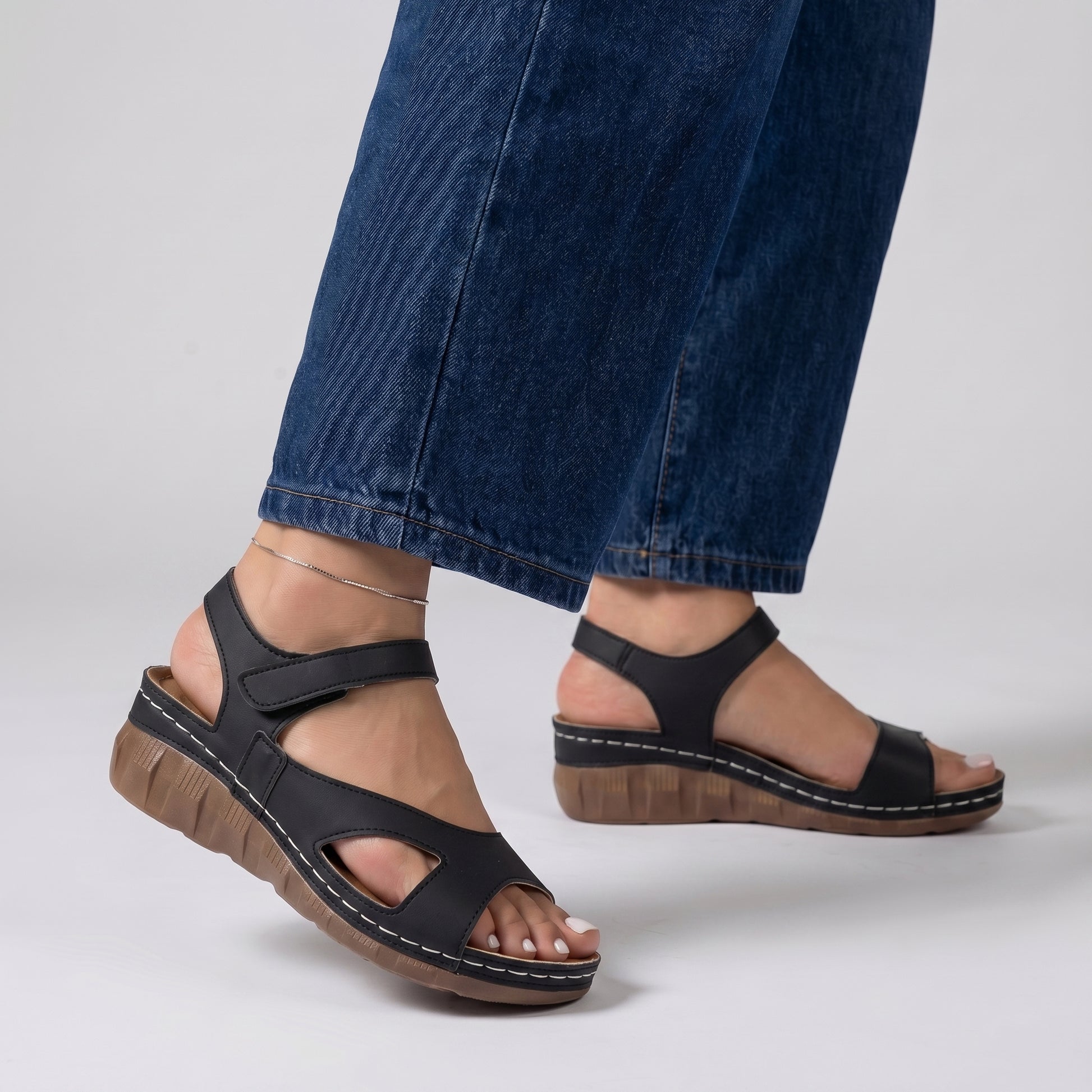 Contemporary Platform Wedge Sandals with Adjustable Straps and Textured Sole for All-day Wear