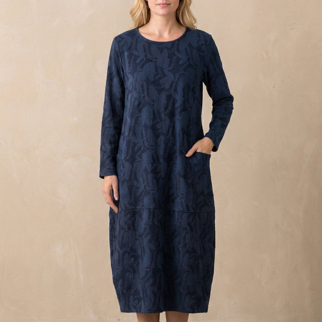 Relaxed Knit Maxi Dress with Textured Pattern and Patch Pockets