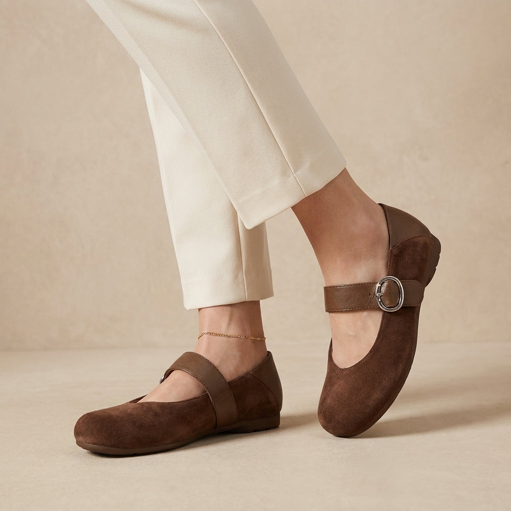 Elegant Mary Jane Flats with Structured Strap and Padded Insole