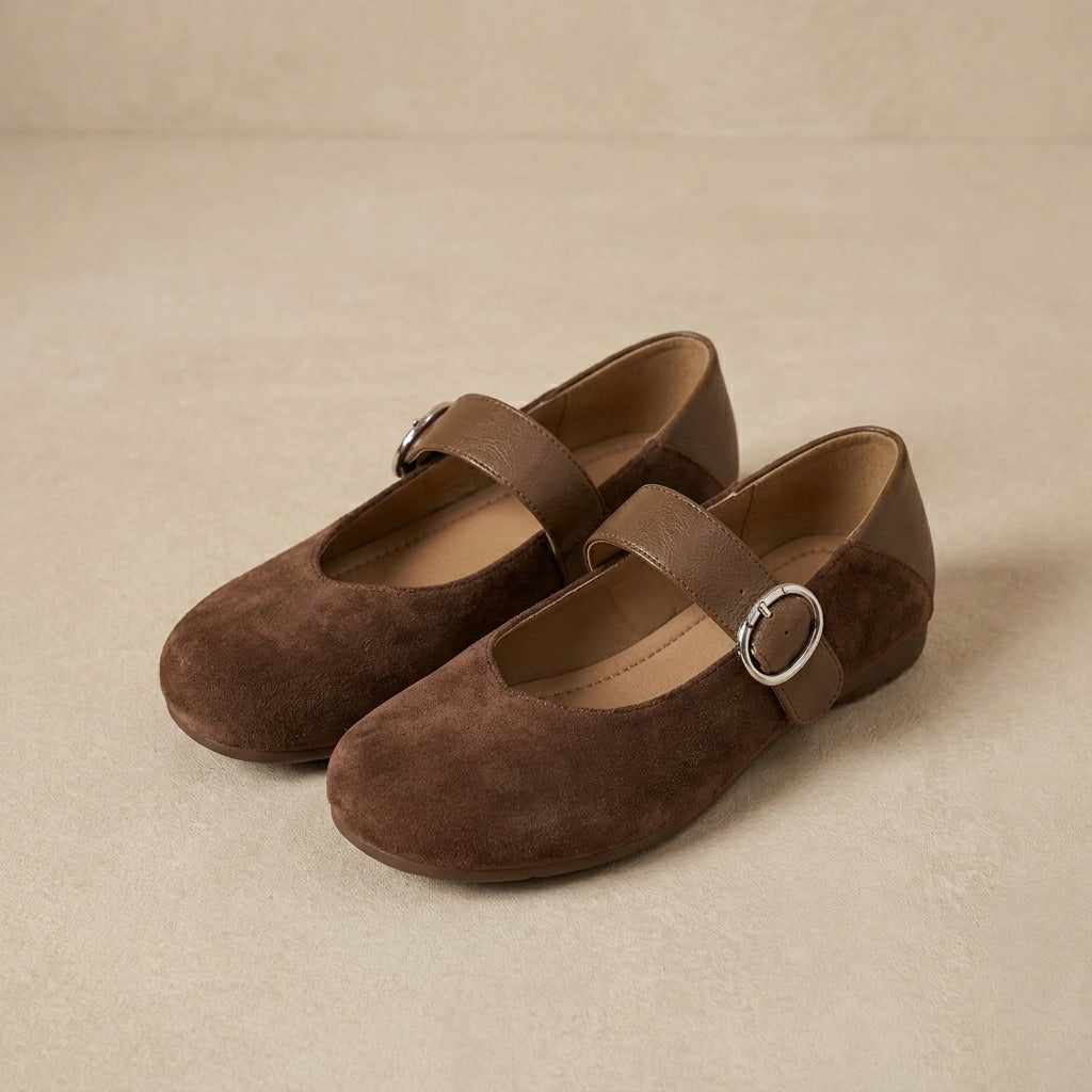 Elegant Mary Jane Flats with Structured Strap and Padded Insole