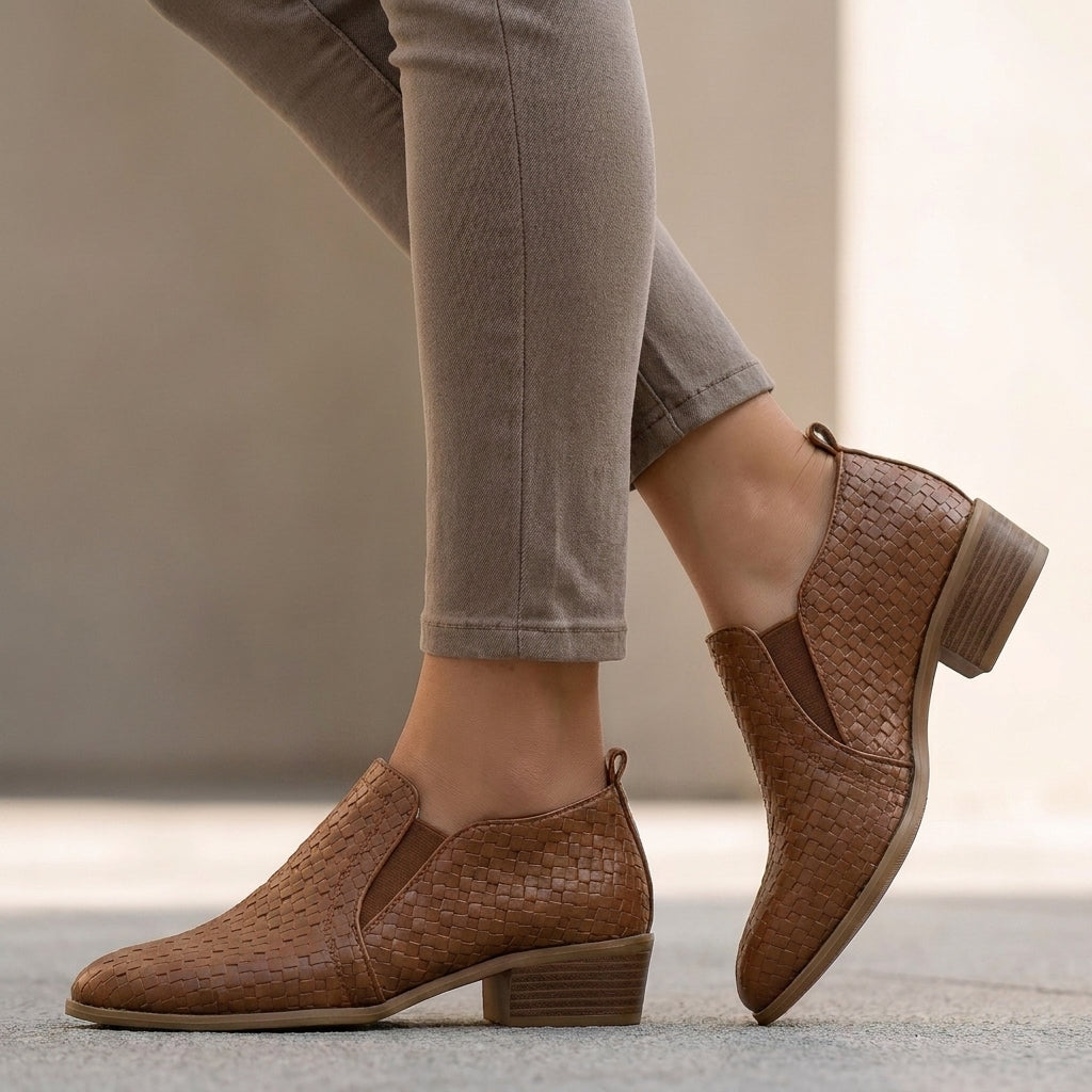 Embossed Glossy Oxford Shoes with Pointed Toe and Block Heel