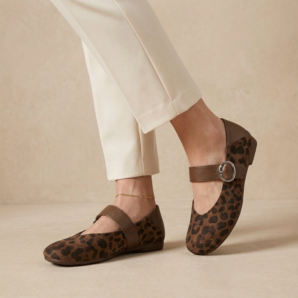 Elegant Mary Jane Flats with Structured Strap and Padded Insole