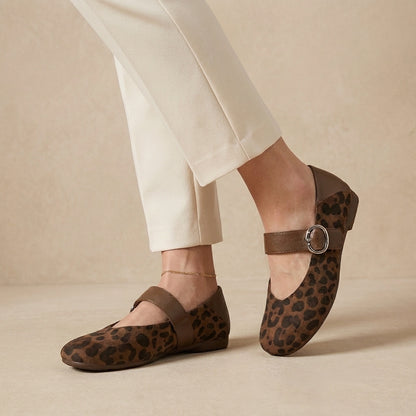Elegant Mary Jane Flats with Structured Strap and Padded Insole