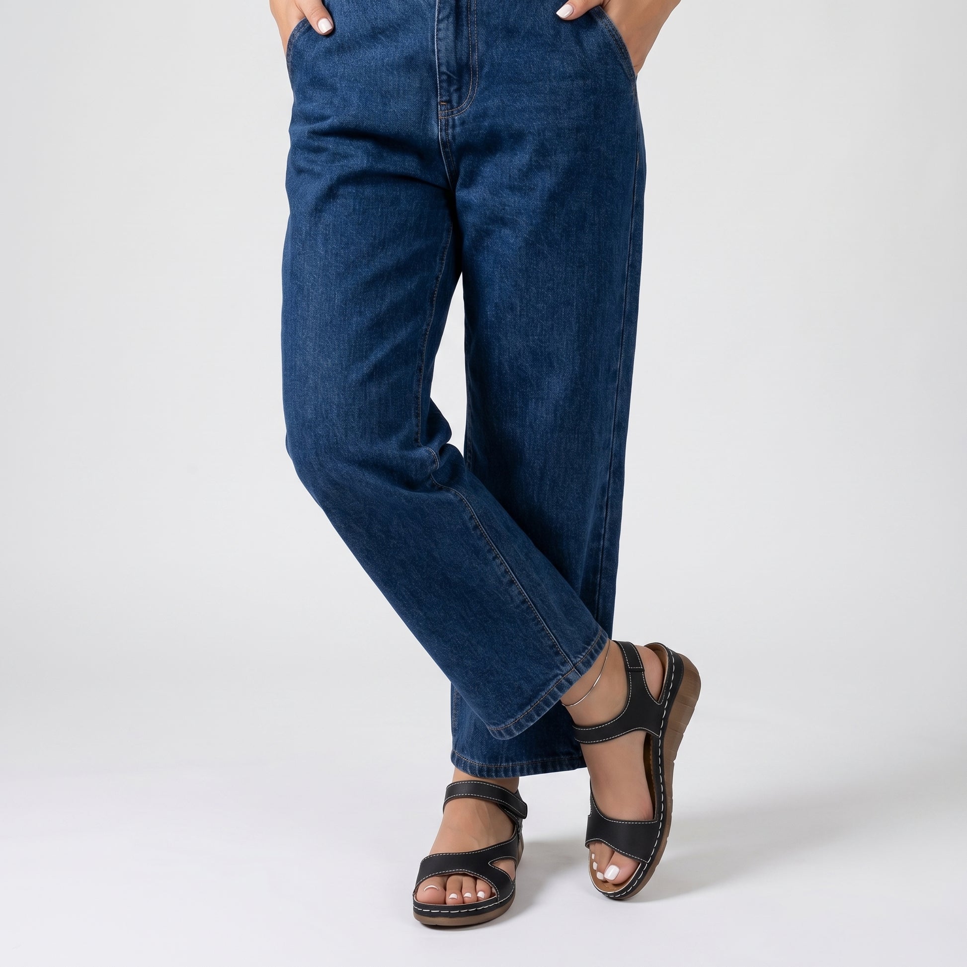Contemporary Platform Wedge Sandals with Adjustable Straps and Textured Sole for All-day Wear