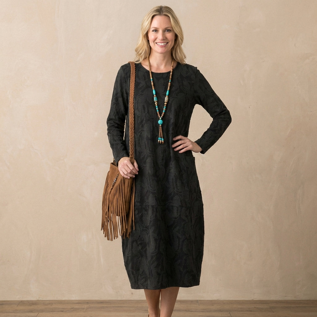 Relaxed Knit Maxi Dress with Textured Pattern and Patch Pockets