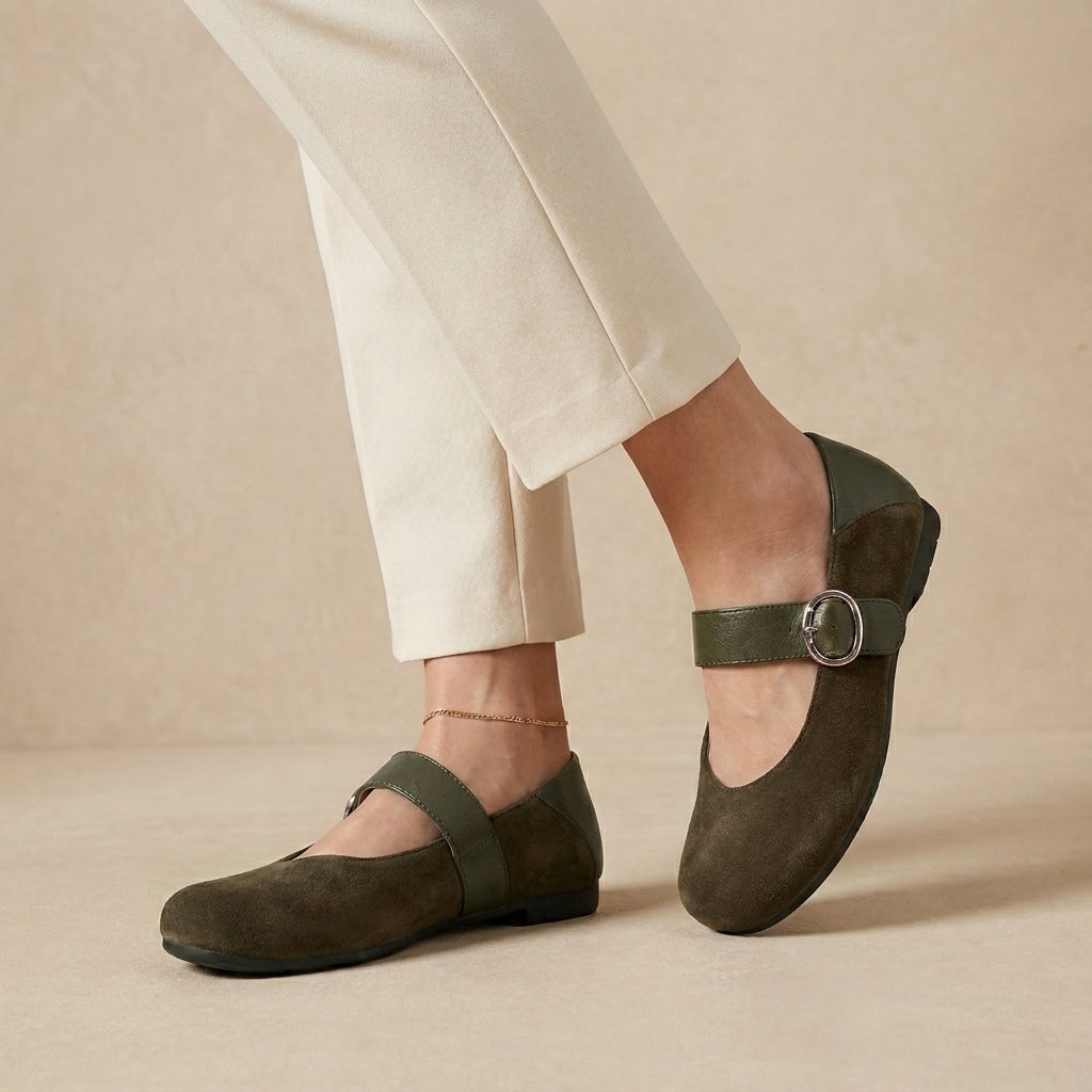 Elegant Mary Jane Flats with Structured Strap and Padded Insole