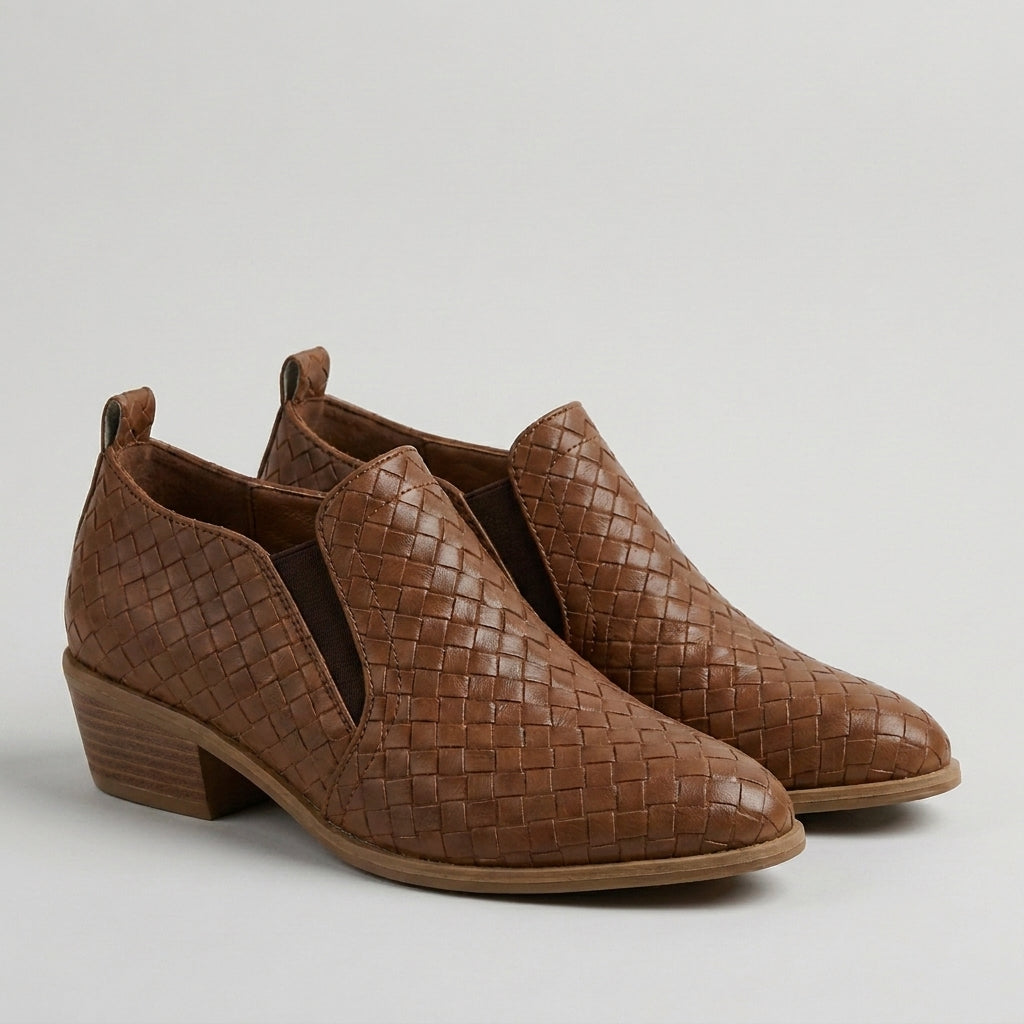 Embossed Glossy Oxford Shoes with Pointed Toe and Block Heel