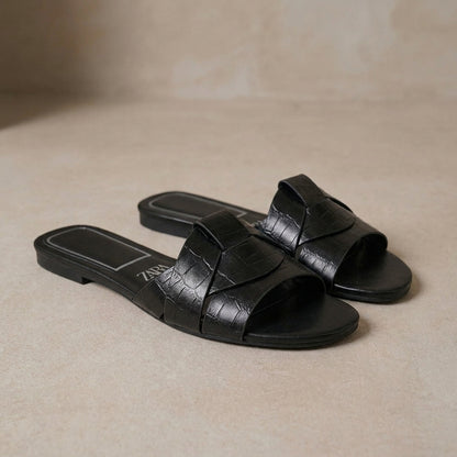 Structured Wide-Strap Flat Sandals for Summer Elegance